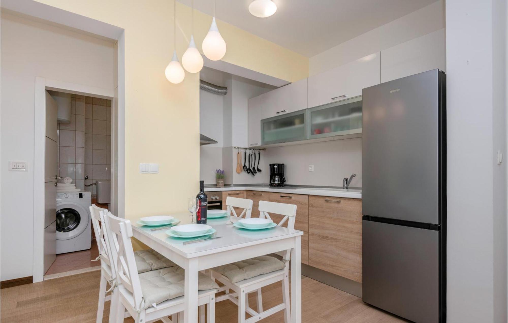 1 Bedroom Beautiful Apartment In Baška Voda Exterior foto