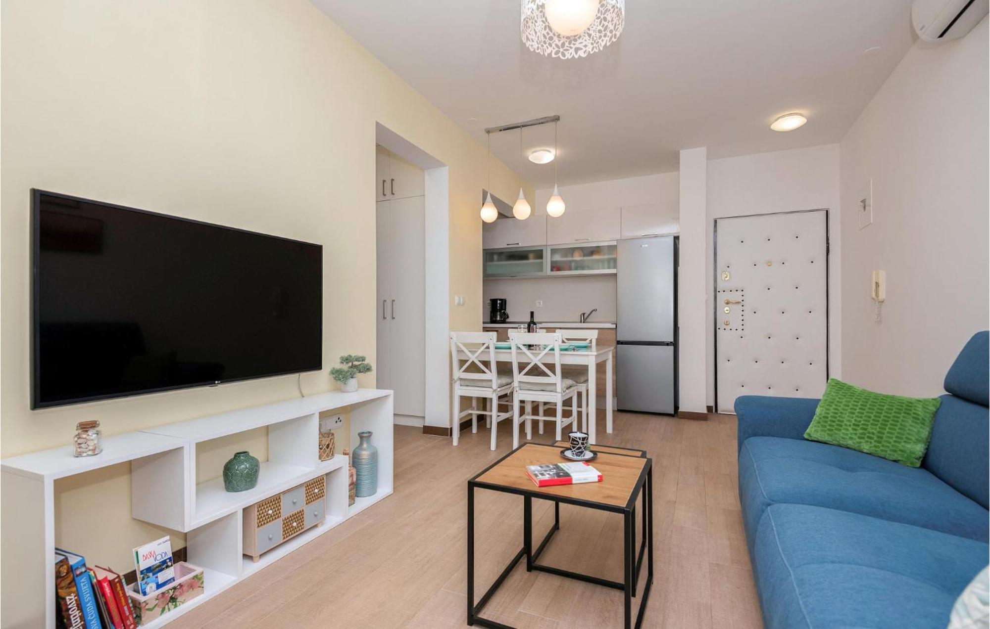 1 Bedroom Beautiful Apartment In Baška Voda Exterior foto
